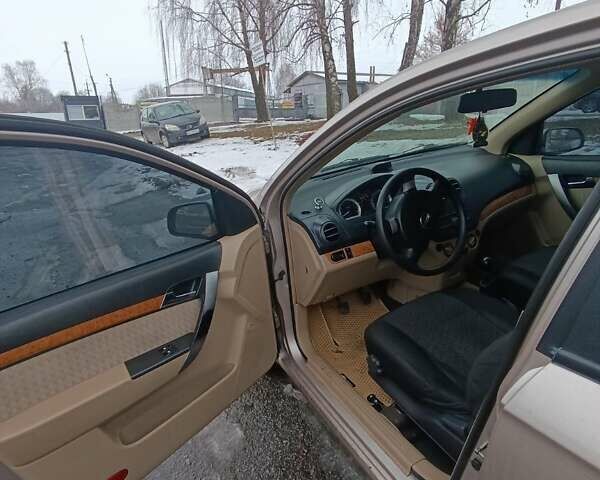Бежевый Шевроле Авео, объемом двигателя 1.6 л и пробегом 192 тыс. км за 4000 $, фото 3 на Automoto.ua