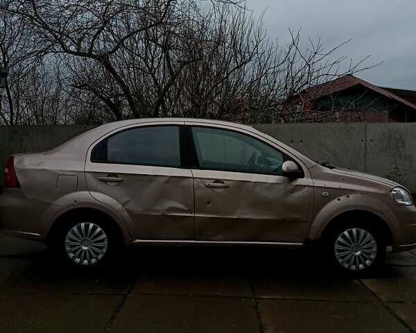 Бежевый Шевроле Авео, объемом двигателя 1.6 л и пробегом 237 тыс. км за 2100 $, фото 2 на Automoto.ua