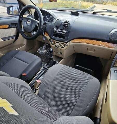 Бежевий Шевроле Авео, об'ємом двигуна 1.6 л та пробігом 300 тис. км за 2700 $, фото 7 на Automoto.ua