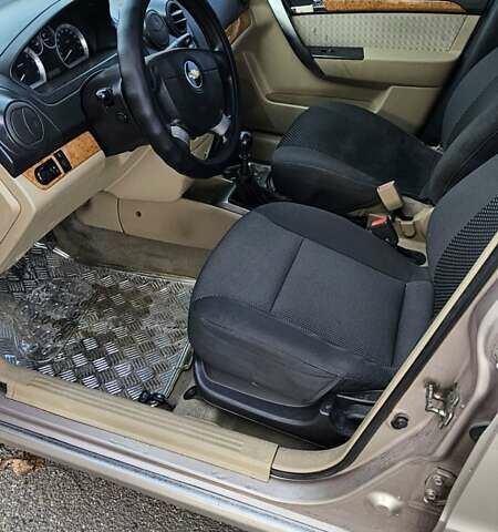 Бежевый Шевроле Авео, объемом двигателя 1.6 л и пробегом 280 тыс. км за 2650 $, фото 4 на Automoto.ua