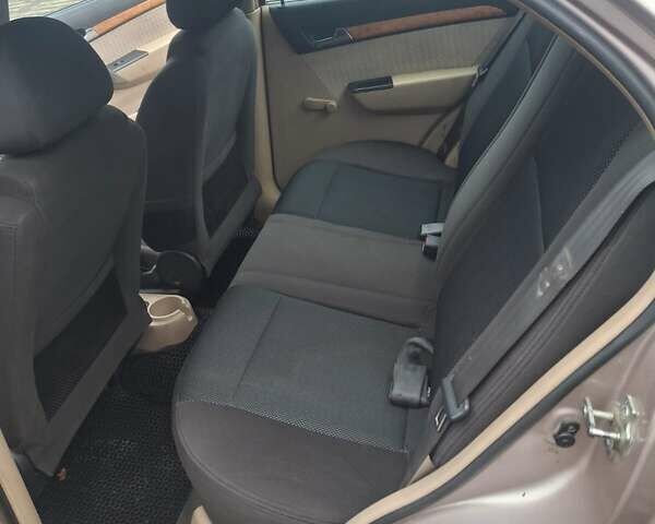 Бежевий Шевроле Авео, об'ємом двигуна 1.6 л та пробігом 355 тис. км за 3100 $, фото 11 на Automoto.ua