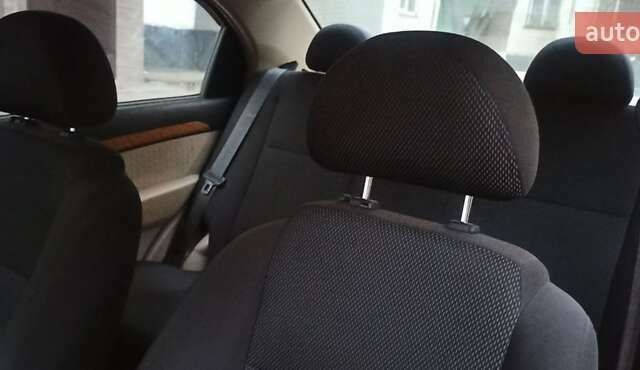 Бежевый Шевроле Авео, объемом двигателя 1.6 л и пробегом 132 тыс. км за 4200 $, фото 8 на Automoto.ua