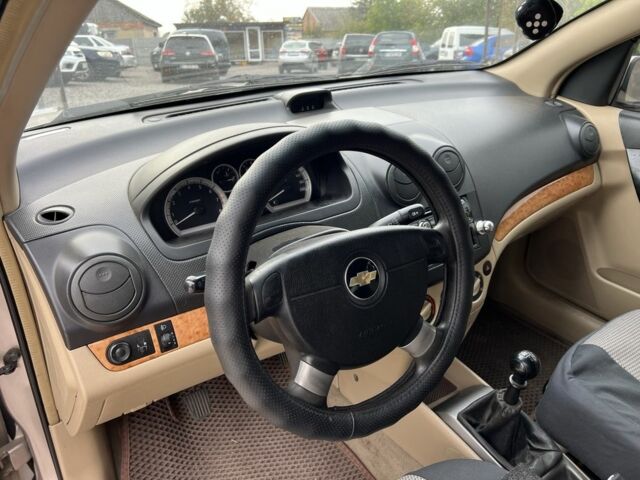 Бежевый Шевроле Авео, объемом двигателя 1.6 л и пробегом 160 тыс. км за 3650 $, фото 4 на Automoto.ua