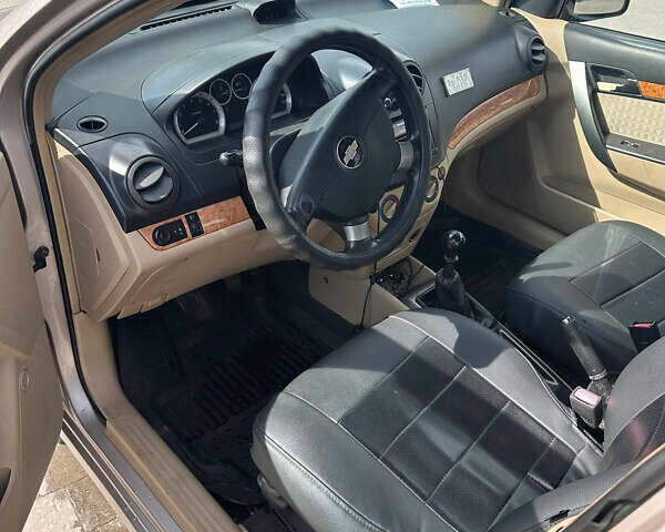 Бежевый Шевроле Авео, объемом двигателя 1.6 л и пробегом 288 тыс. км за 3200 $, фото 11 на Automoto.ua