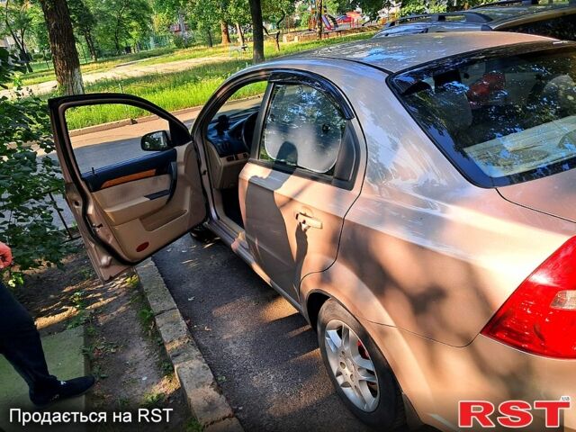 Бежевый Шевроле Авео, объемом двигателя 1.6 л и пробегом 210 тыс. км за 3400 $, фото 1 на Automoto.ua
