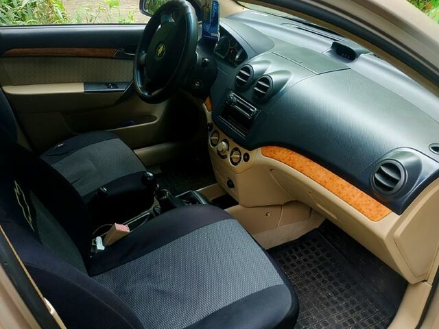 Бежевий Шевроле Авео, об'ємом двигуна 1.6 л та пробігом 200 тис. км за 3000 $, фото 4 на Automoto.ua