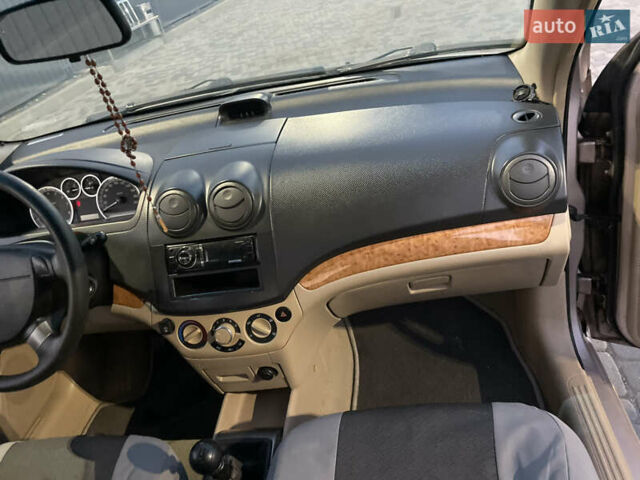 Бежевий Шевроле Авео, об'ємом двигуна 1.6 л та пробігом 174 тис. км за 4200 $, фото 15 на Automoto.ua