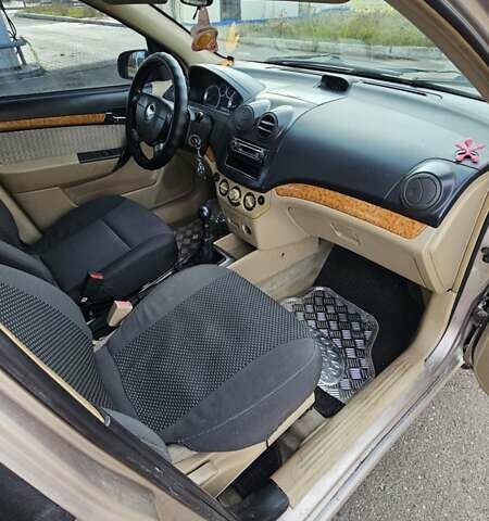 Бежевий Шевроле Авео, об'ємом двигуна 1.6 л та пробігом 300 тис. км за 2700 $, фото 6 на Automoto.ua