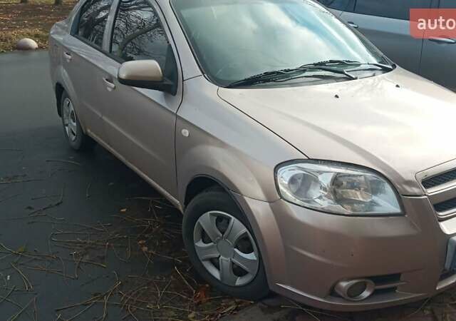 Бежевый Шевроле Авео, объемом двигателя 1.6 л и пробегом 230 тыс. км за 3000 $, фото 1 на Automoto.ua