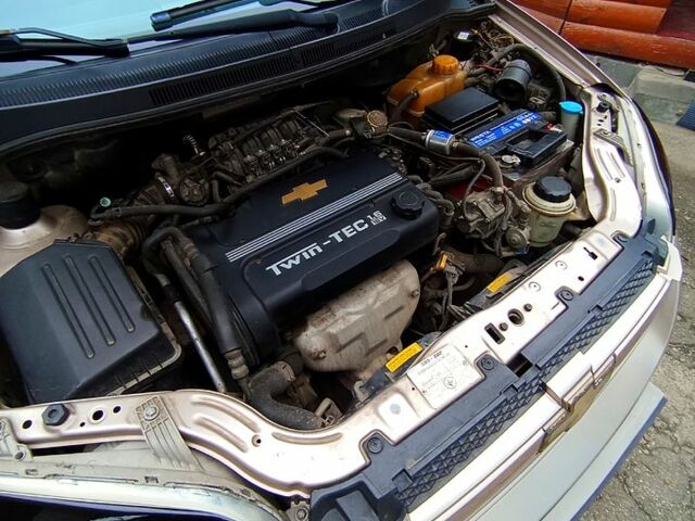 Бежевый Шевроле Авео, объемом двигателя 1.6 л и пробегом 151 тыс. км за 3800 $, фото 6 на Automoto.ua