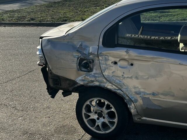 Бежевий Шевроле Авео, об'ємом двигуна 1.6 л та пробігом 3 тис. км за 1800 $, фото 5 на Automoto.ua