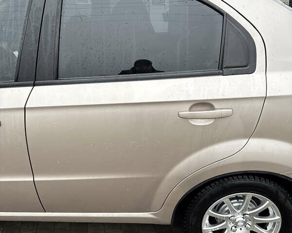 Бежевый Шевроле Авео, объемом двигателя 1.6 л и пробегом 278 тыс. км за 5400 $, фото 13 на Automoto.ua