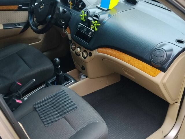 Бежевый Шевроле Авео, объемом двигателя 1.6 л и пробегом 160 тыс. км за 3500 $, фото 2 на Automoto.ua