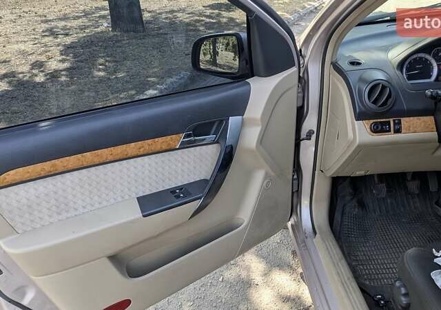 Бежевый Шевроле Авео, объемом двигателя 1.6 л и пробегом 99 тыс. км за 5000 $, фото 4 на Automoto.ua