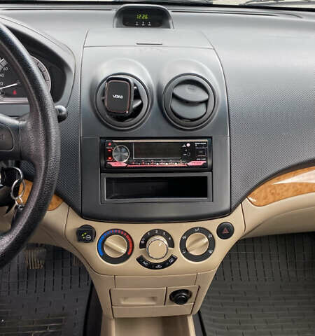 Бежевий Шевроле Авео, об'ємом двигуна 1.6 л та пробігом 140 тис. км за 4000 $, фото 20 на Automoto.ua