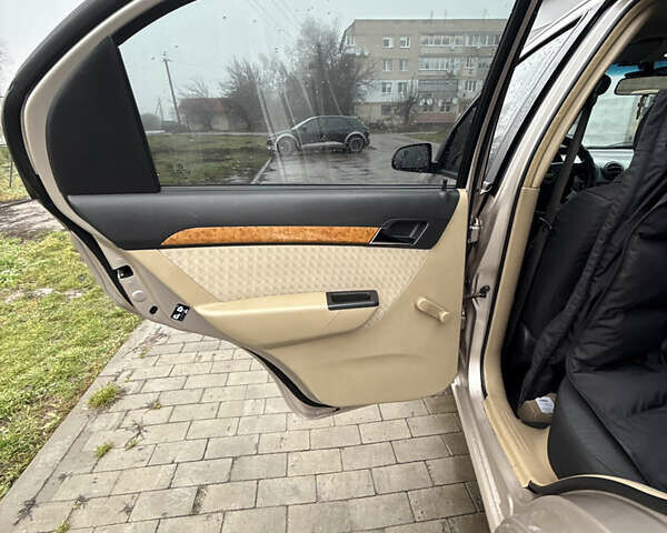 Бежевый Шевроле Авео, объемом двигателя 1.6 л и пробегом 278 тыс. км за 5400 $, фото 44 на Automoto.ua