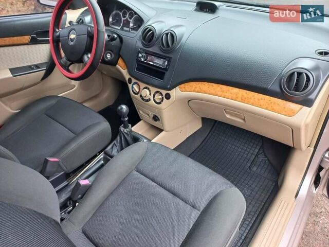 Бежевый Шевроле Авео, объемом двигателя 1.6 л и пробегом 180 тыс. км за 4600 $, фото 12 на Automoto.ua