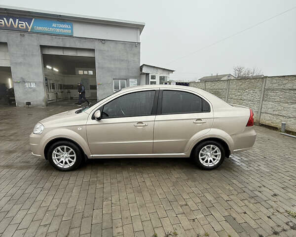 Бежевый Шевроле Авео, объемом двигателя 1.6 л и пробегом 278 тыс. км за 5400 $, фото 6 на Automoto.ua