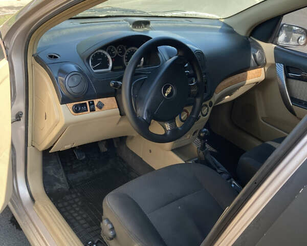 Бежевий Шевроле Авео, об'ємом двигуна 1.6 л та пробігом 470 тис. км за 3500 $, фото 9 на Automoto.ua