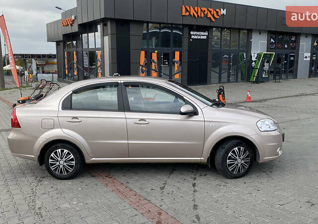 Бежевий Шевроле Авео, об'ємом двигуна 1.6 л та пробігом 140 тис. км за 4000 $, фото 4 на Automoto.ua
