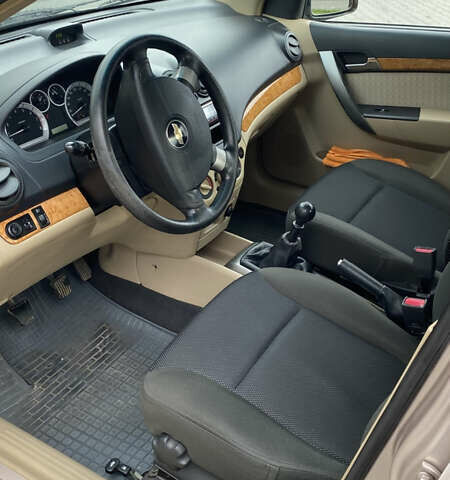 Бежевий Шевроле Авео, об'ємом двигуна 1.6 л та пробігом 140 тис. км за 4000 $, фото 16 на Automoto.ua