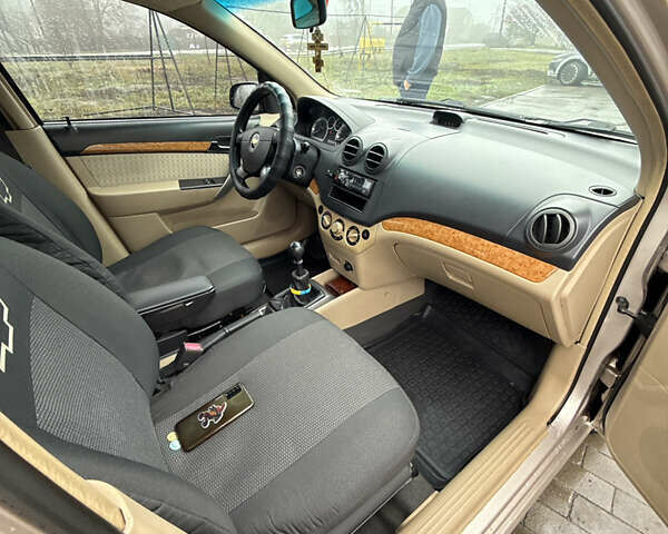 Бежевый Шевроле Авео, объемом двигателя 1.6 л и пробегом 278 тыс. км за 5400 $, фото 40 на Automoto.ua