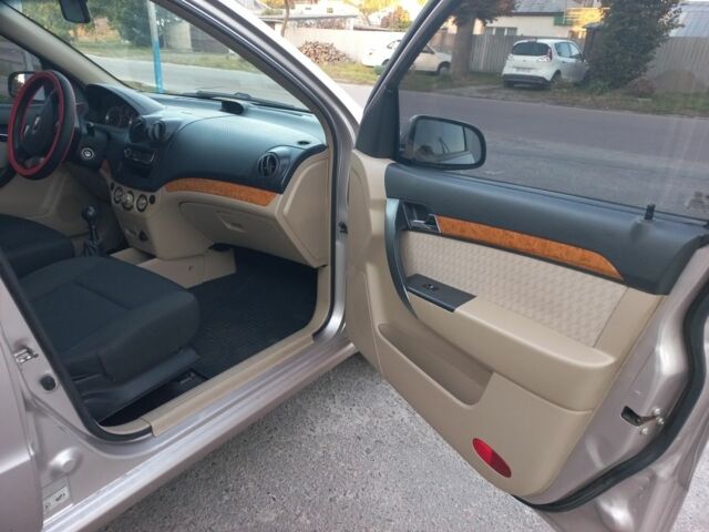 Бежевий Шевроле Авео, об'ємом двигуна 1.6 л та пробігом 180 тис. км за 4750 $, фото 8 на Automoto.ua