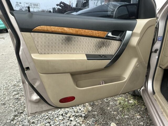 Бежевый Шевроле Авео, объемом двигателя 1.6 л и пробегом 175 тыс. км за 1500 $, фото 9 на Automoto.ua