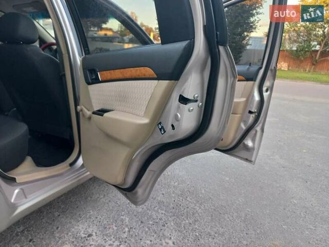 Бежевый Шевроле Авео, объемом двигателя 1.6 л и пробегом 180 тыс. км за 4650 $, фото 12 на Automoto.ua