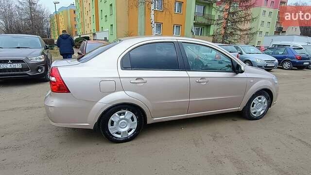 Бежевый Шевроле Авео, объемом двигателя 1.6 л и пробегом 154 тыс. км за 3500 $, фото 1 на Automoto.ua