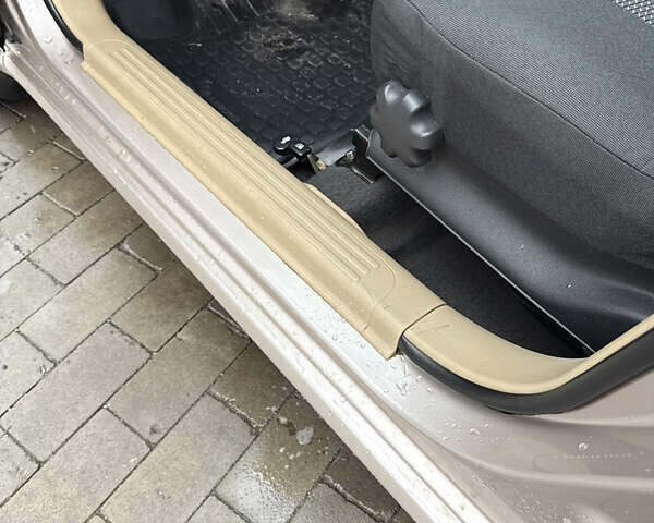 Бежевый Шевроле Авео, объемом двигателя 1.6 л и пробегом 278 тыс. км за 5400 $, фото 12 на Automoto.ua