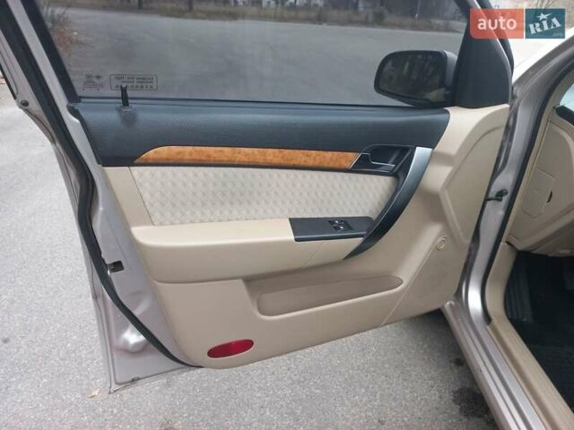 Бежевый Шевроле Авео, объемом двигателя 1.6 л и пробегом 180 тыс. км за 4500 $, фото 12 на Automoto.ua
