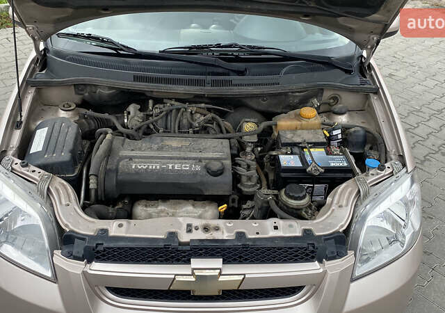 Бежевий Шевроле Авео, об'ємом двигуна 1.6 л та пробігом 140 тис. км за 4000 $, фото 28 на Automoto.ua