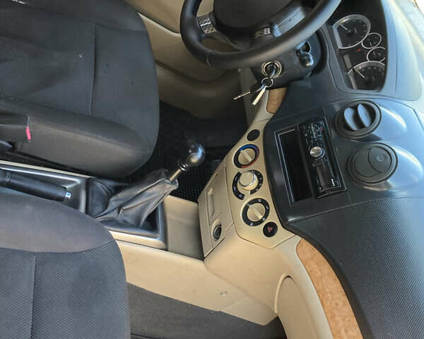 Бежевий Шевроле Авео, об'ємом двигуна 1.6 л та пробігом 470 тис. км за 3500 $, фото 8 на Automoto.ua