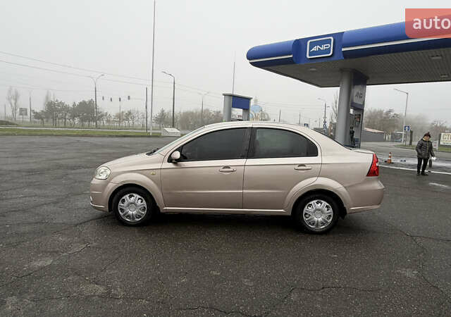 Бежевый Шевроле Авео, объемом двигателя 1.6 л и пробегом 165 тыс. км за 4100 $, фото 2 на Automoto.ua