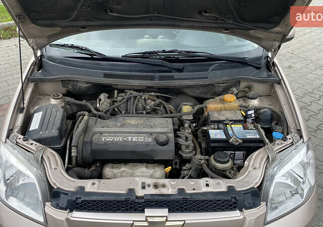 Бежевий Шевроле Авео, об'ємом двигуна 1.6 л та пробігом 140 тис. км за 4000 $, фото 26 на Automoto.ua