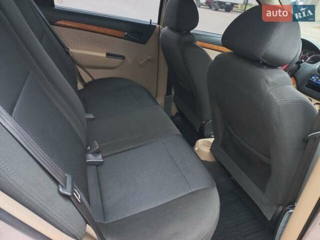 Бежевый Шевроле Авео, объемом двигателя 1.6 л и пробегом 180 тыс. км за 4500 $, фото 15 на Automoto.ua