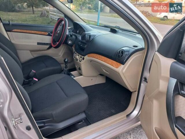 Бежевый Шевроле Авео, объемом двигателя 1.6 л и пробегом 180 тыс. км за 4650 $, фото 10 на Automoto.ua