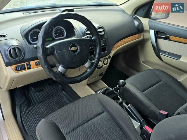 Бежевый Шевроле Авео, объемом двигателя 1.6 л и пробегом 170 тыс. км за 3300 $, фото 13 на Automoto.ua