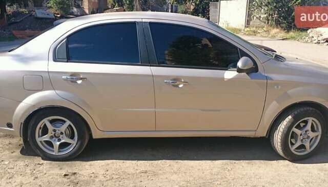 Бежевый Шевроле Авео, объемом двигателя 1.6 л и пробегом 177 тыс. км за 5000 $, фото 5 на Automoto.ua