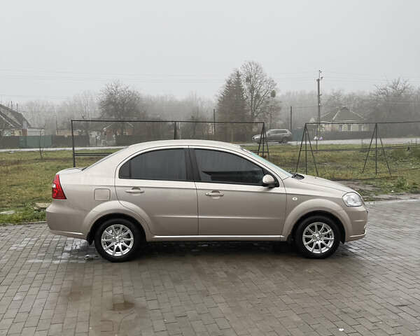 Бежевый Шевроле Авео, объемом двигателя 1.6 л и пробегом 278 тыс. км за 5400 $, фото 2 на Automoto.ua
