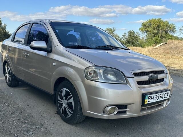 Бежевый Шевроле Авео, объемом двигателя 1.6 л и пробегом 200 тыс. км за 4200 $, фото 1 на Automoto.ua