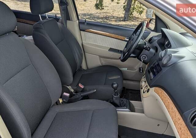 Бежевый Шевроле Авео, объемом двигателя 1.6 л и пробегом 99 тыс. км за 5000 $, фото 5 на Automoto.ua