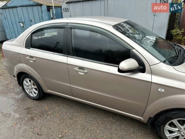 Шевроле Авео 2008 в Кременчуге на Automoto.ua Бежевый Шевроле Авео, объемом двигателя 1.6 л и пробегом 198 тыс. км за 5100 $, фото 2 на Automoto.ua