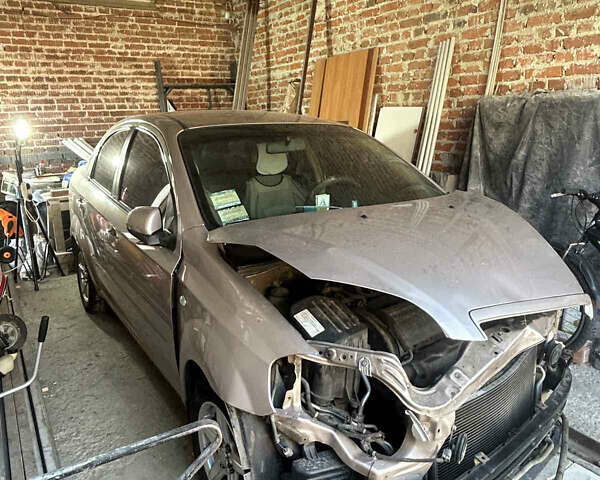 Бежевий Шевроле Авео, об'ємом двигуна 1.6 л та пробігом 102 тис. км за 2300 $, фото 2 на Automoto.ua