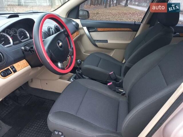 Бежевый Шевроле Авео, объемом двигателя 1.6 л и пробегом 180 тыс. км за 4600 $, фото 9 на Automoto.ua