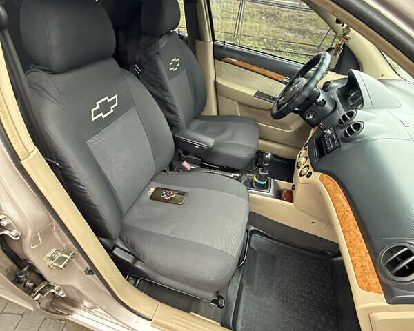 Бежевый Шевроле Авео, объемом двигателя 1.6 л и пробегом 278 тыс. км за 5400 $, фото 39 на Automoto.ua