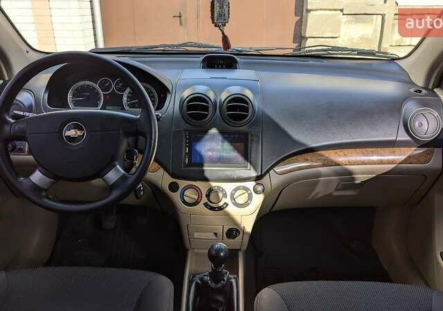 Бежевый Шевроле Авео, объемом двигателя 1.6 л и пробегом 99 тыс. км за 5000 $, фото 8 на Automoto.ua