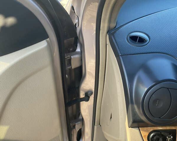 Бежевый Шевроле Авео, объемом двигателя 1.6 л и пробегом 210 тыс. км за 4200 $, фото 14 на Automoto.ua