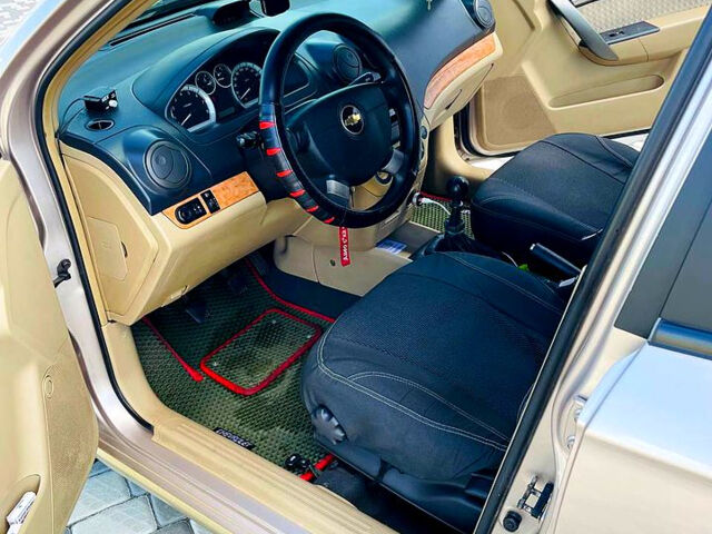 Бежевый Шевроле Авео, объемом двигателя 1.6 л и пробегом 241 тыс. км за 3700 $, фото 1 на Automoto.ua